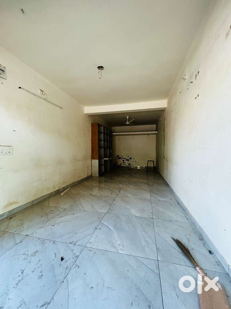 Ground floor Shop for rent