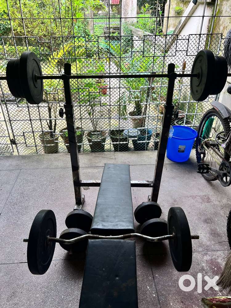 Exercise bench with weights