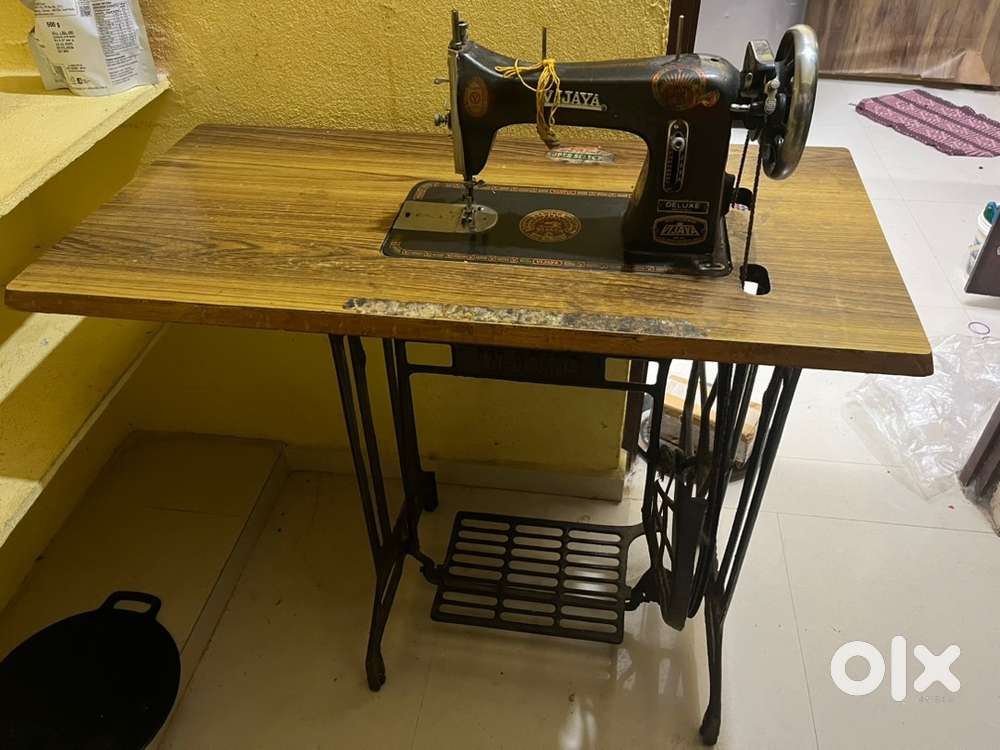 Vijaya Tailoring machine