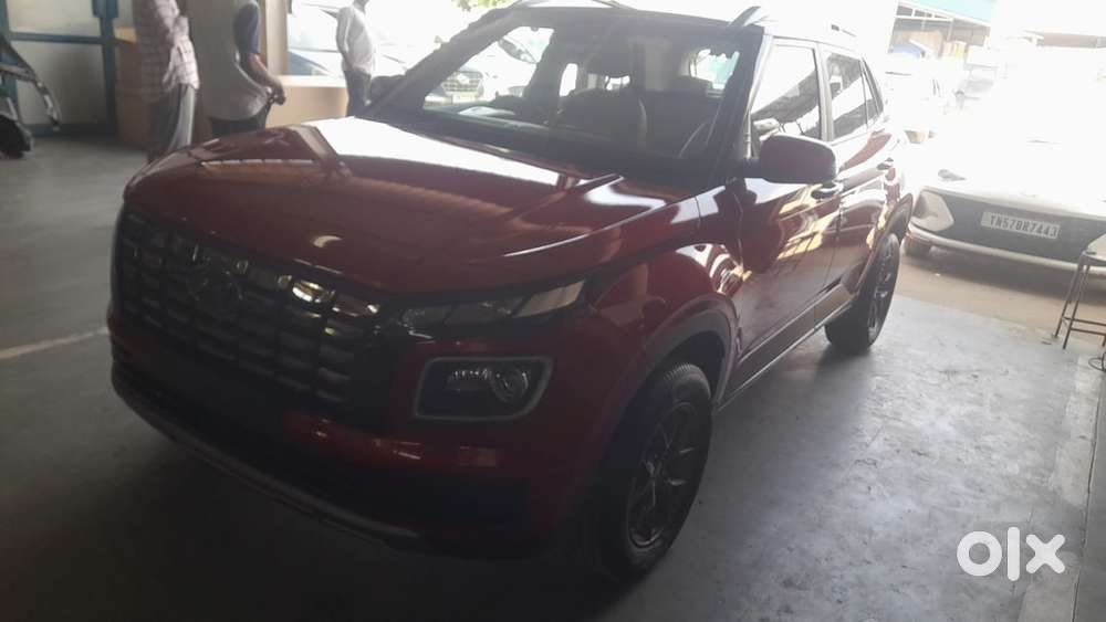Hyundai venue 2022 Petrol S - 1st Owner • Manual • 79,000 KM
