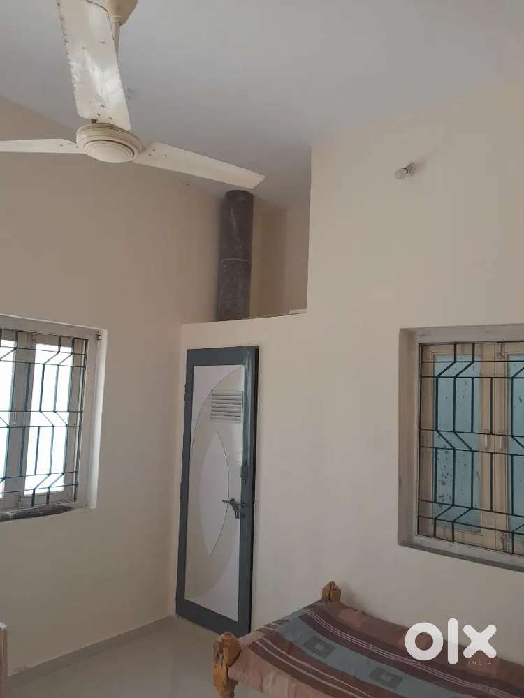 1 room 1bathroom 1 tooylet