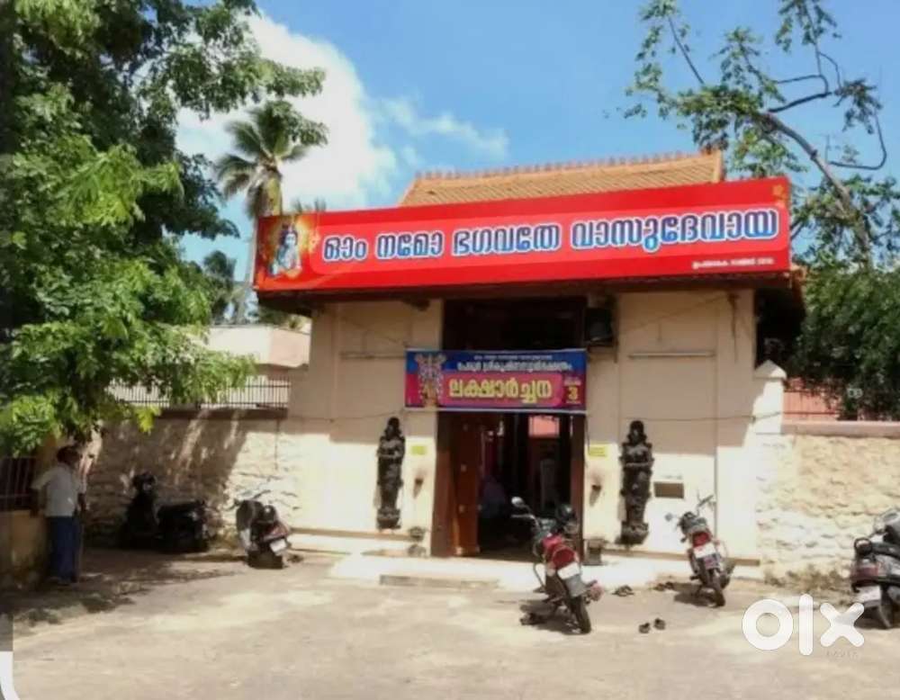 Plot for sale very near to Peroor Sreekrishnaswami Temple Ambalamukku