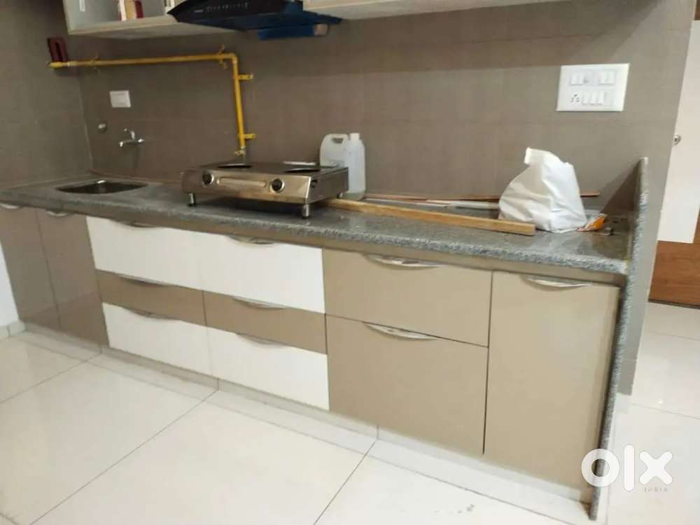 फलेट बंगला ओफिस में वुडन फर्नीचर वकॅ समाधान