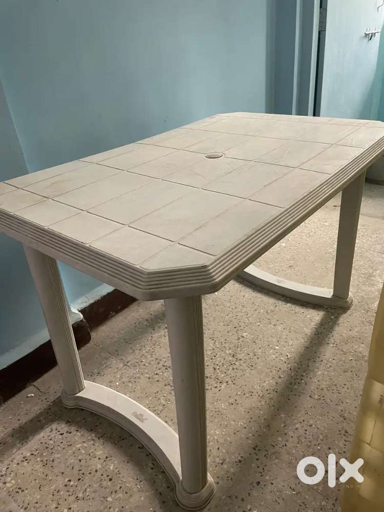 Nilkamal dining table and chairs