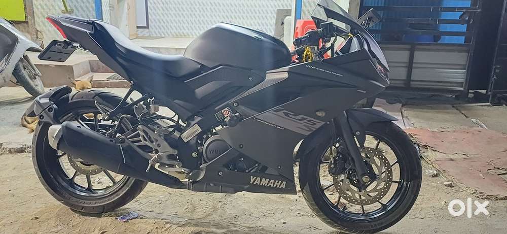 R15 v3 s black colour
