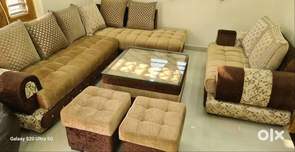 Luxurious 9 seater Sofa Set with Centre Table