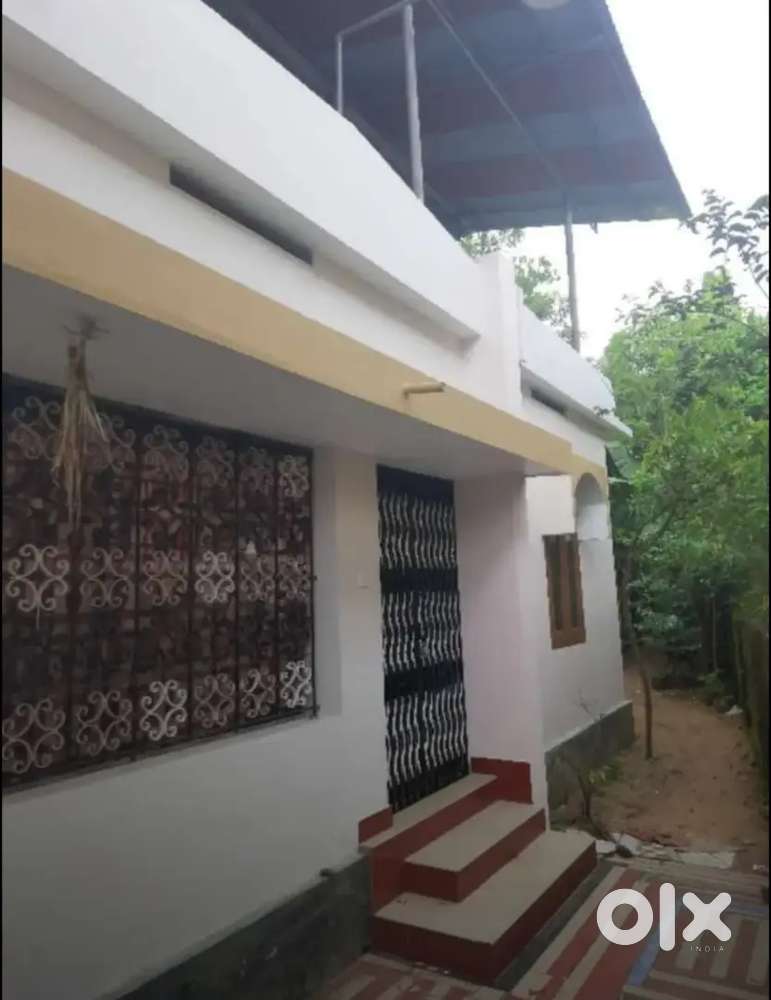HOUSE FOR RENT AT PADINJATTUMUKKU JUNCTION