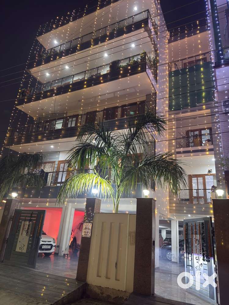 3 bhk builder floor is available for rent