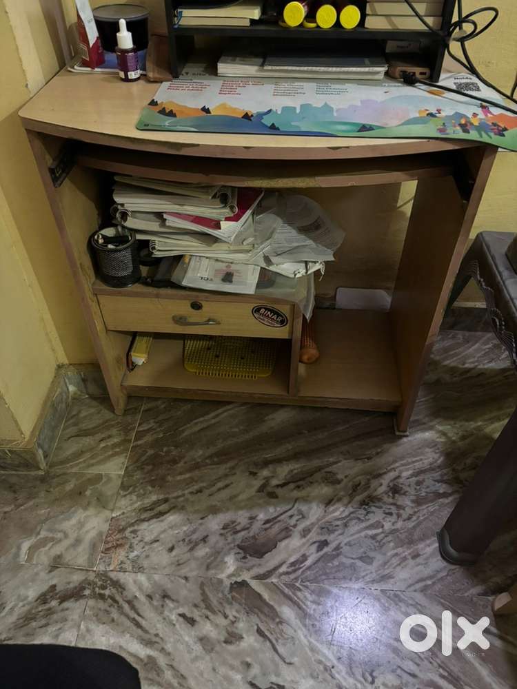 computer table good condition