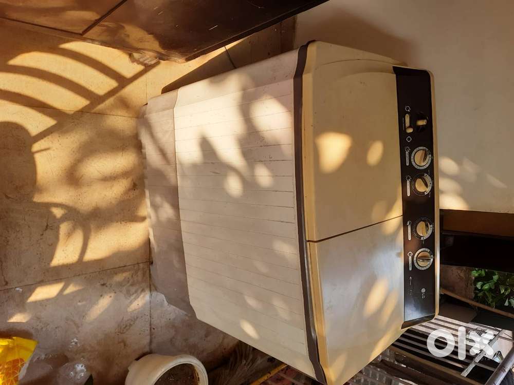 Washing Machine- 8.5 KG - Semi Automatic.