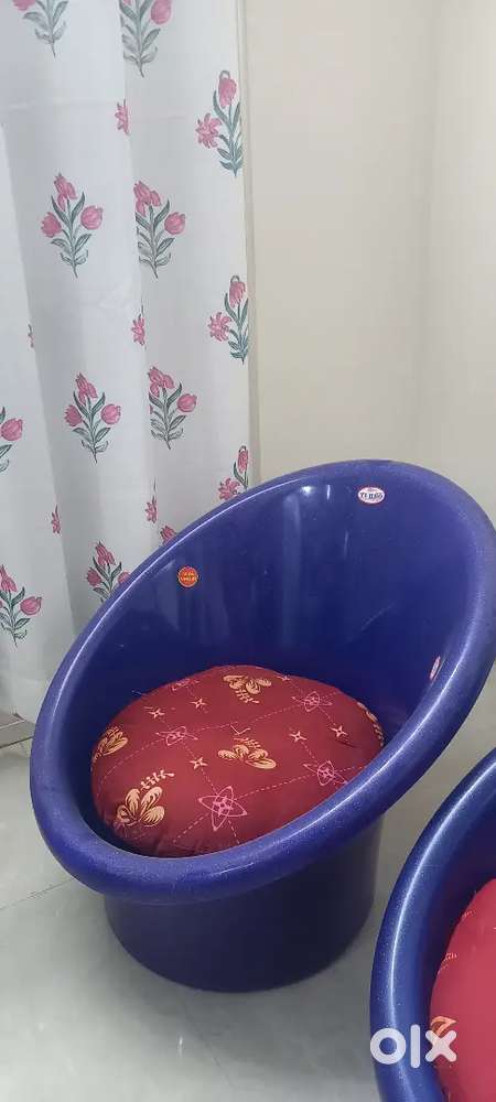 Oval chair