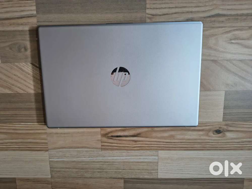 HP15 LAPTOP SILVER COLOUR