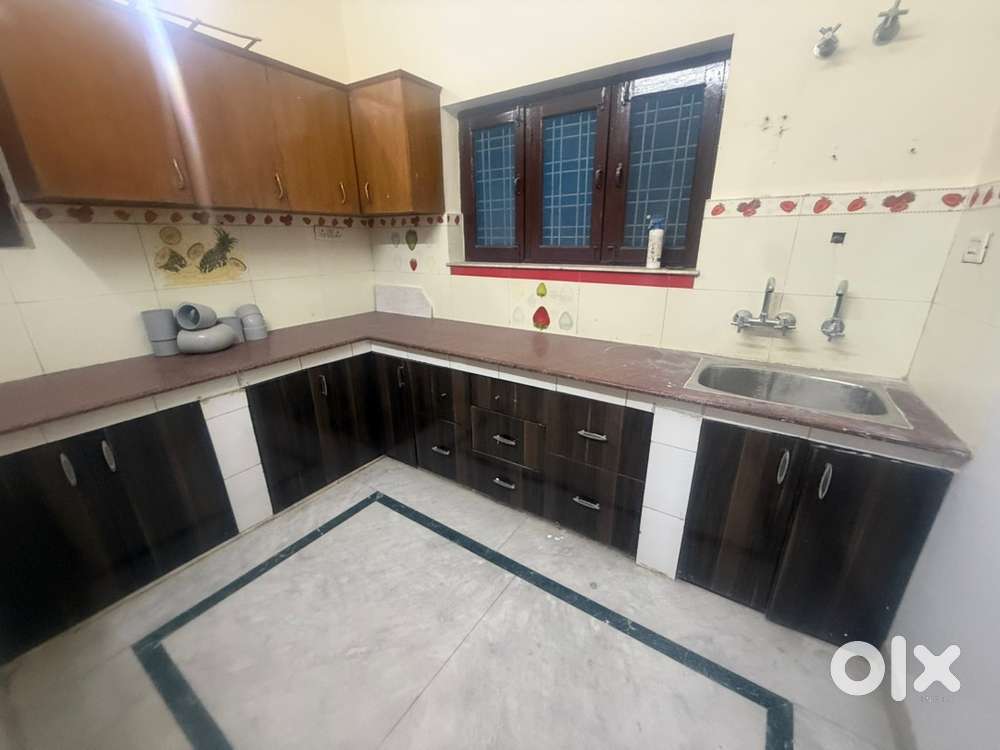 1 bhk 2 washroom g floor only samll Faimly