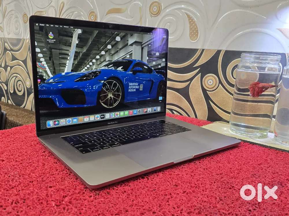 Apple Macbook Pro i9 16gb 512gb 5.5gb GRAPHICS 15inch Retina Touchbar