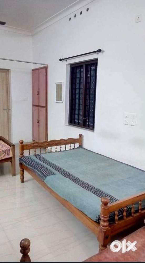 PG Accomodation for ladies ( With or without food )