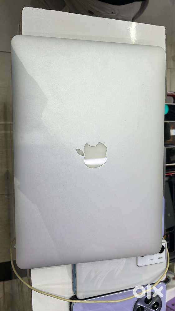 MacBook Air (2017, 13 inch, i5, 8 GB, 128 GB) - Perfect Condition