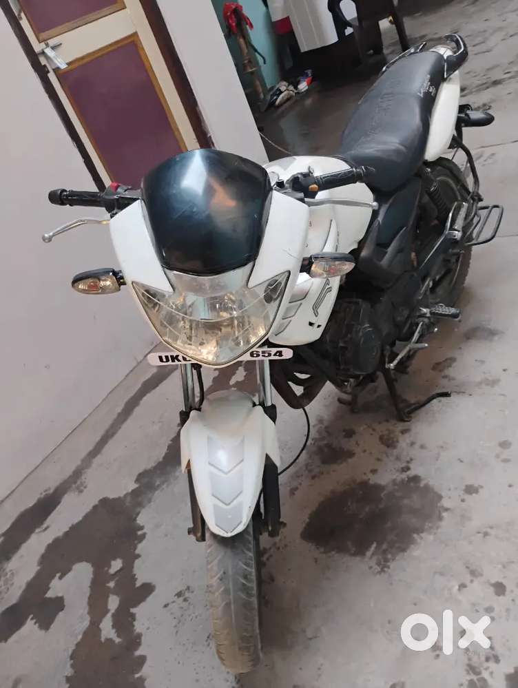 Bike mein koi bhi Kami nahin hai ekadam mast bike hia