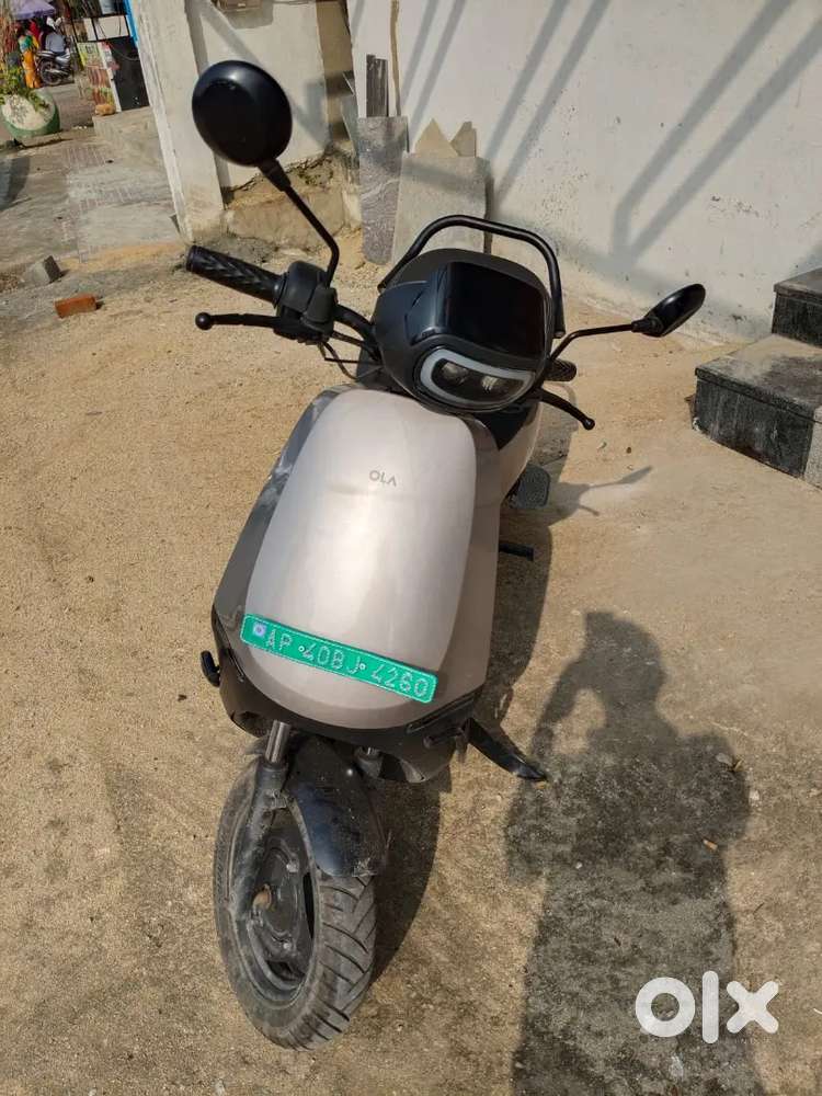 *Ola s1x Plus* Silver color

Very less used. Perfect Condition.