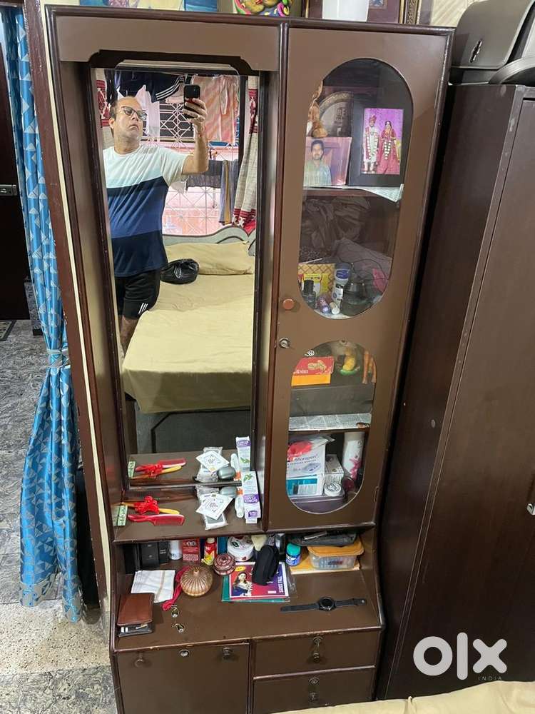 Wadrobe and dressing table