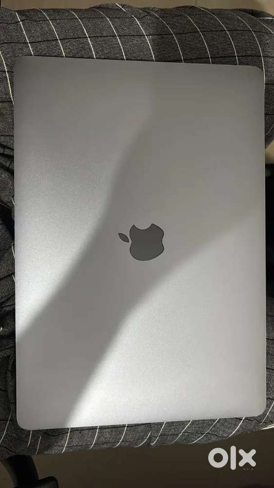 macbook air M1 near condition
