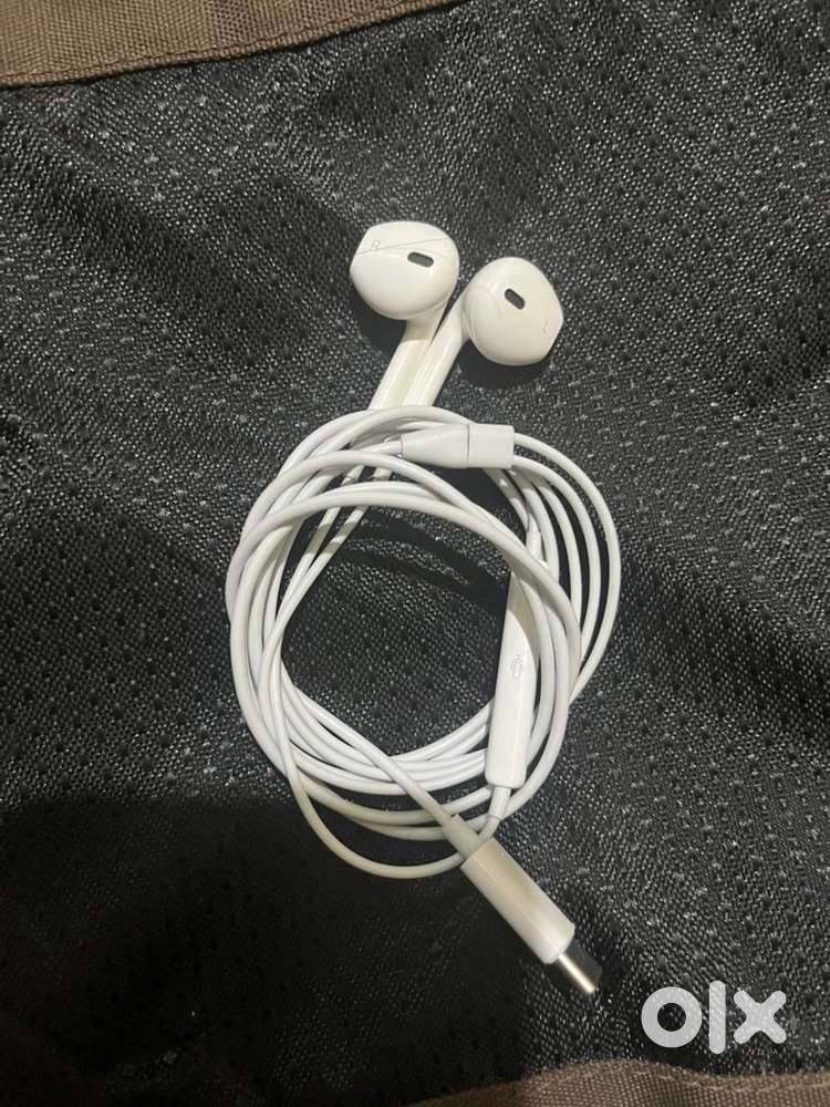 Wired Earphones with Mic - White (Good Condition)