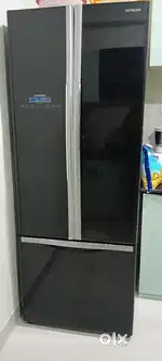 Refrigerator triple door