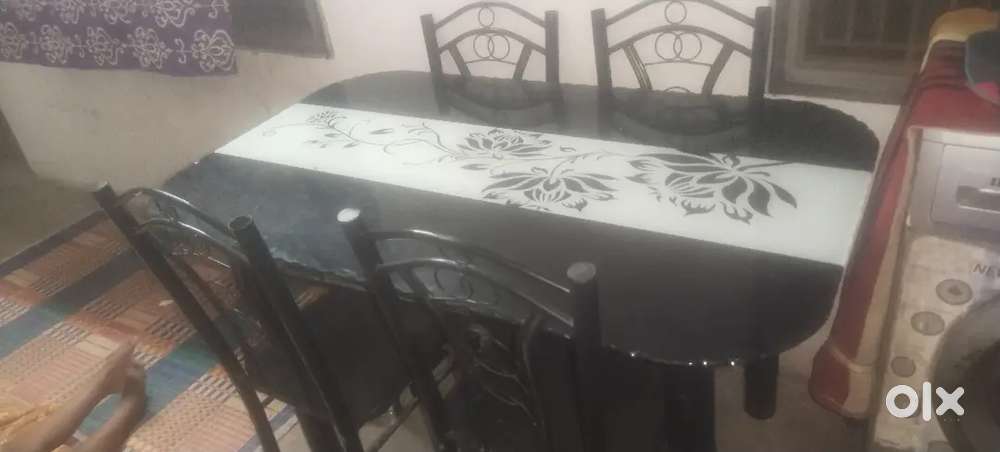 డైనింగ్ టేబుల్, చైర్స్ ఫర్ సెల్ చైర్స్ కి సీట్స్ వేయించుకోవాలి స్మాల్