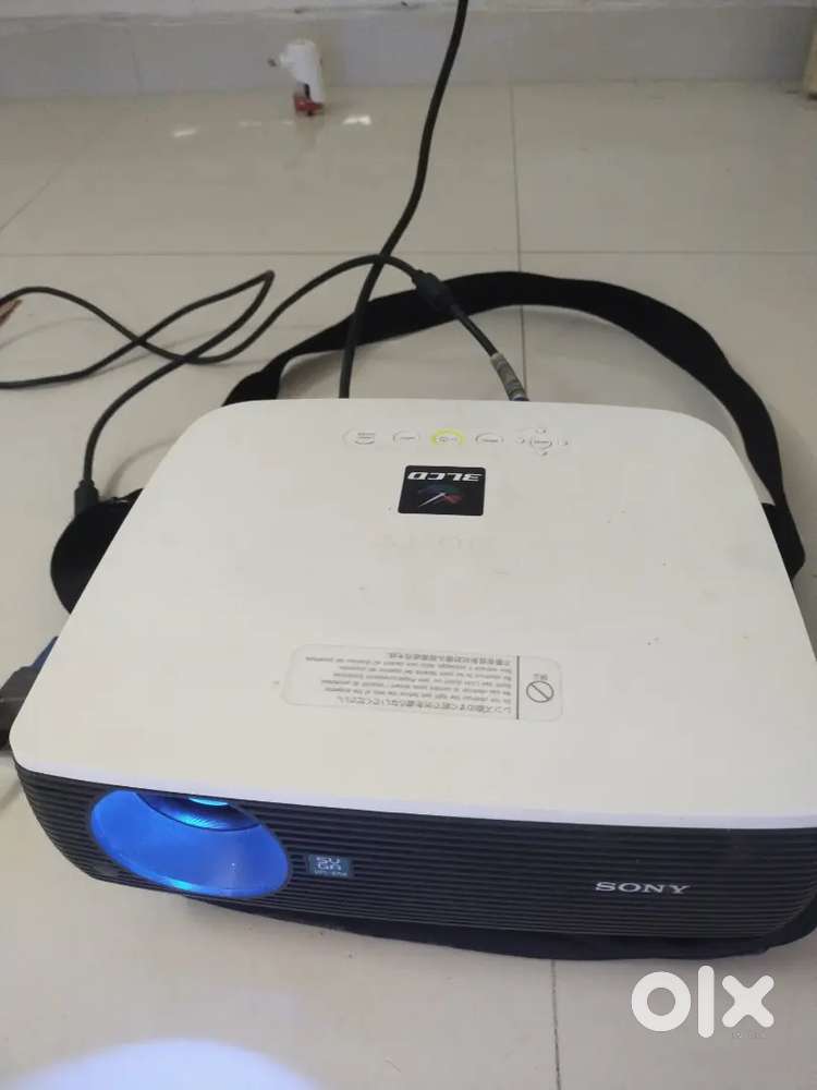 Sony VPL ES4 3 LCD projector