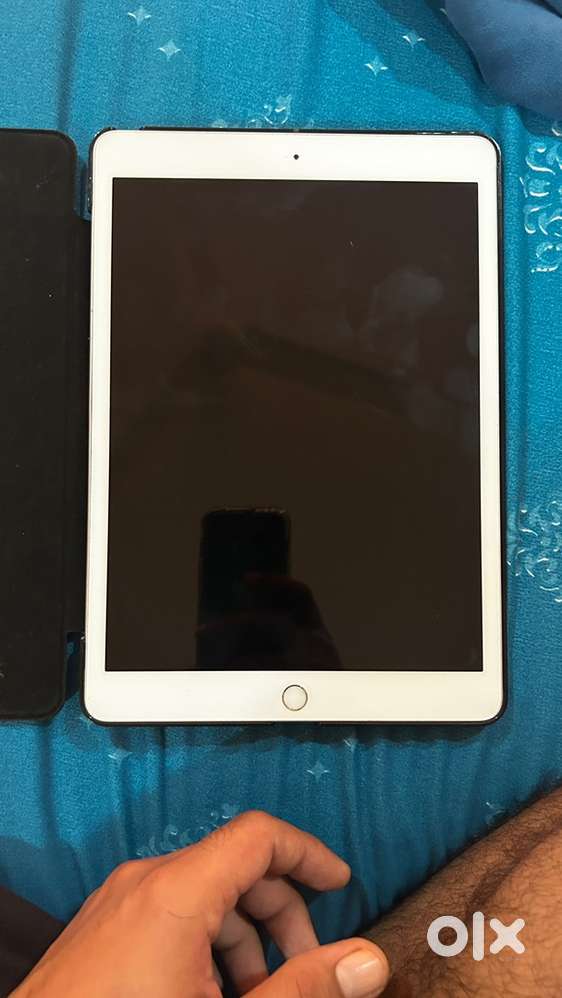 Get ipad for less! Good condition ipad 8th Gen 32gb