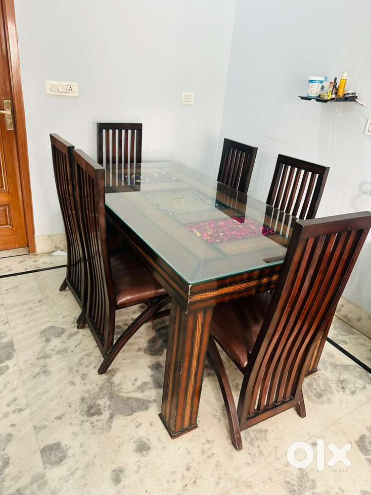 6 Seater wooden Dining table with Glass