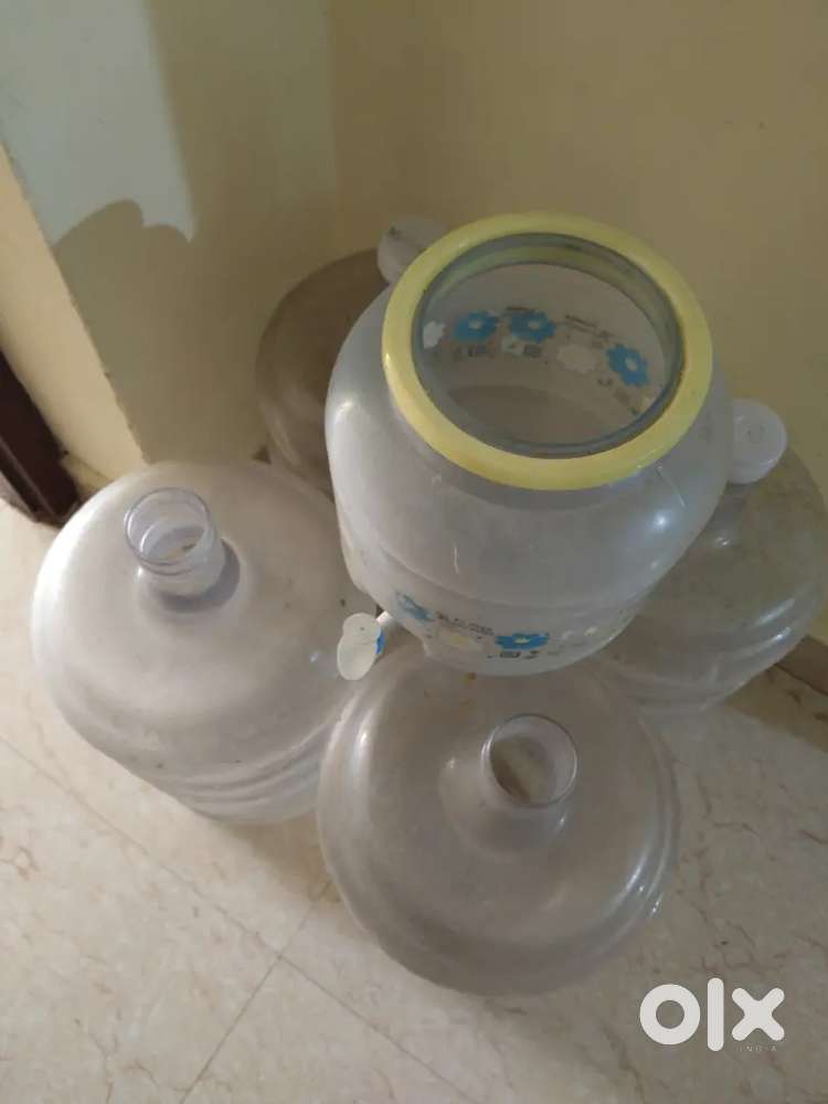 Water bottle set with 5 bottle and one camper