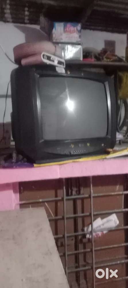 LG TV top condition