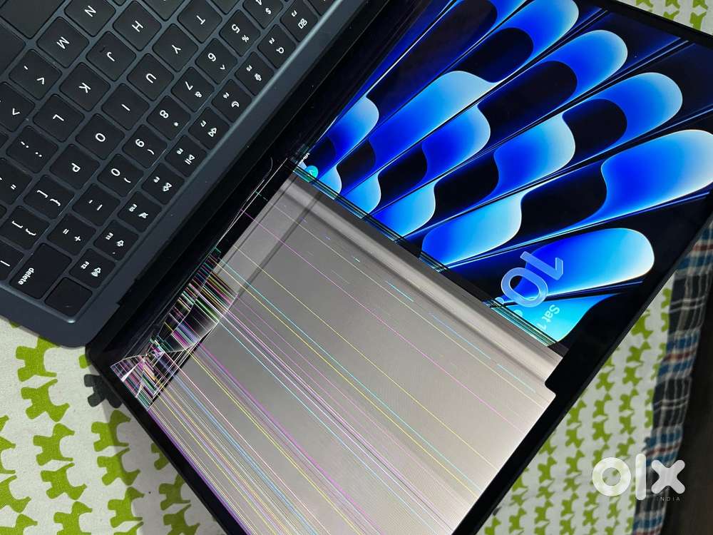 Apple MacBook Air M4 2025 (Cracked screen)