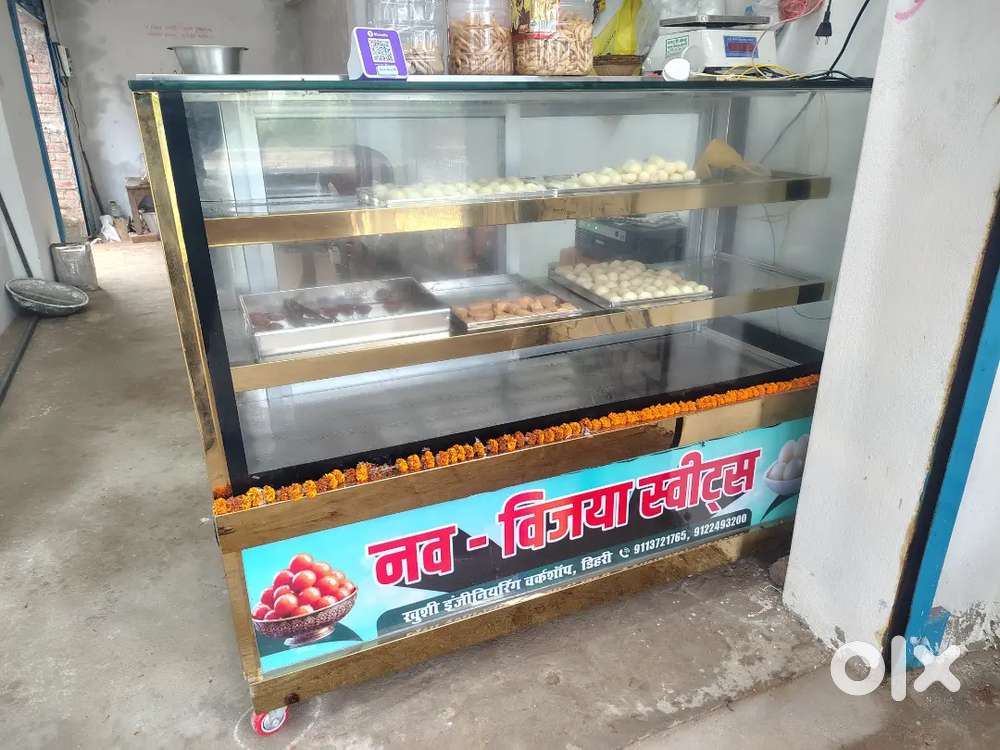Sweets refrigerator counter