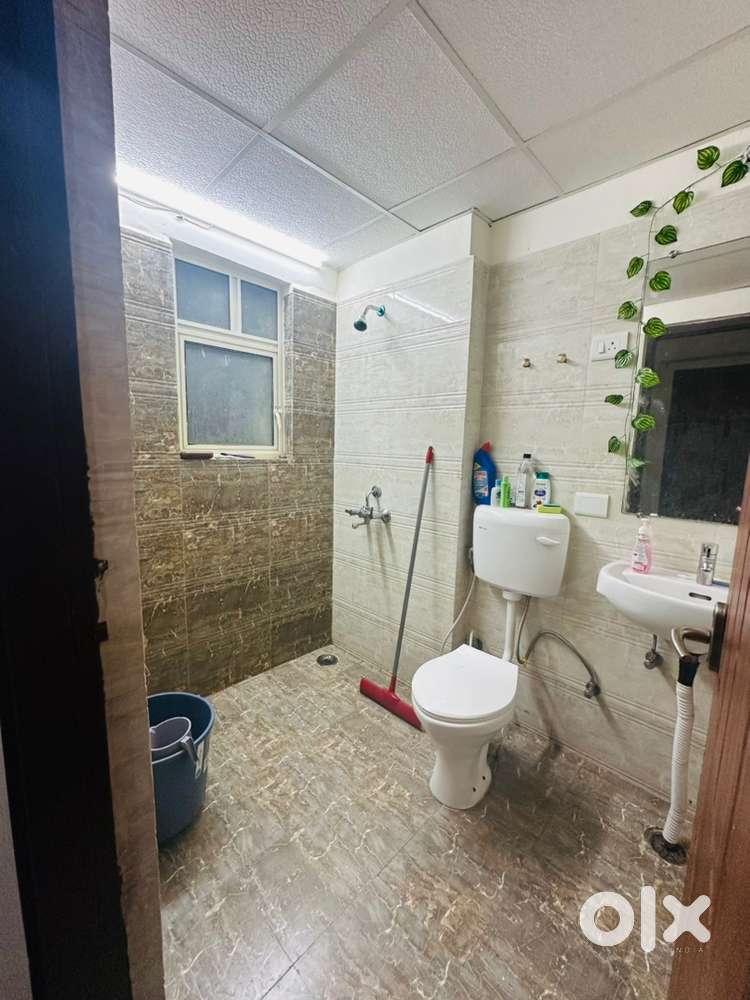 looking for flatmate from december 2025.