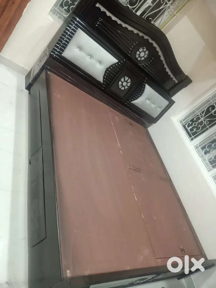 Supreet furniture Brand New cot 5/6.5 head and bottom storage