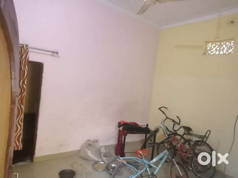 मंडो गंज थाने के जस्ट पीछे रतन साहब का बड़ा