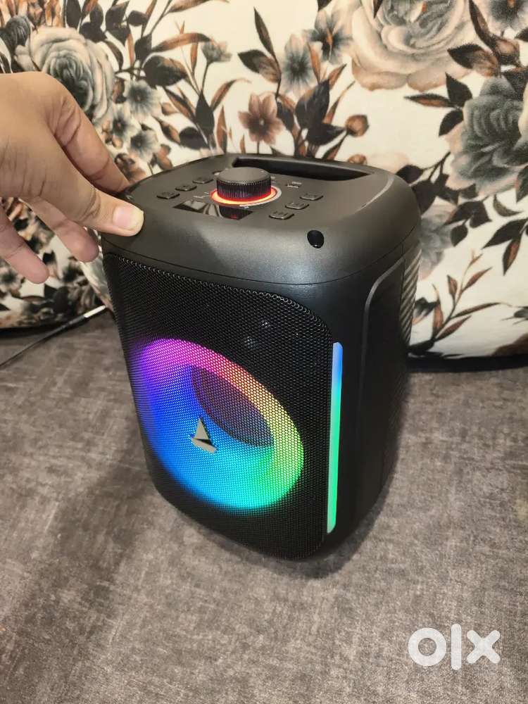 Boat partypal 30 and it's exclusive Mic