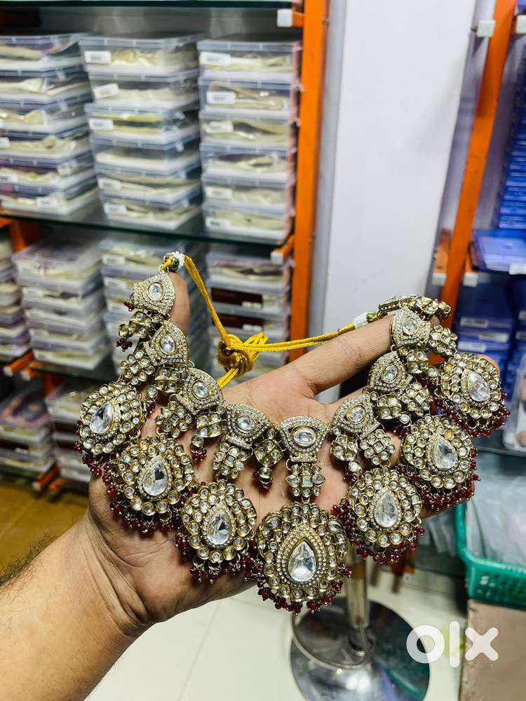 Shop pr kaam karne ke liye ladka or ladki ki jarurat hai