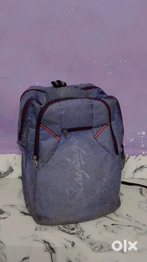 Ye purple ccoccolor ka bag hai