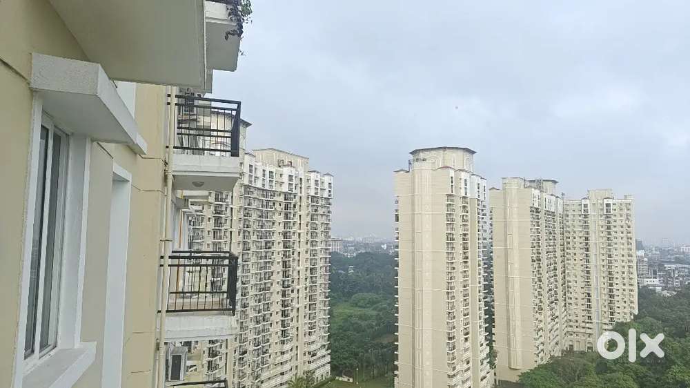 4 BHK SEMI OR FULLY FURNISHED POSCH GATED FLAT RENT AT KAKKANAD DLF