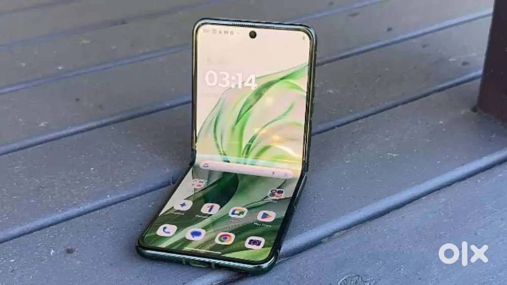 Moto Razr 50 Ultra 512 GB 4 months old