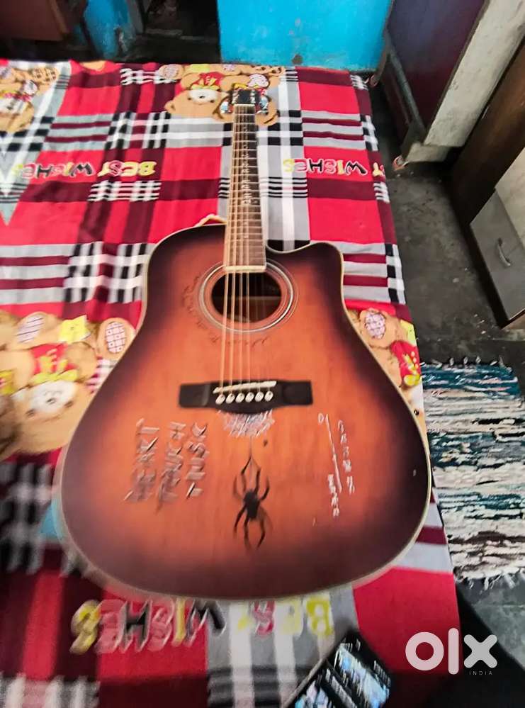 Good condition this Gitar use 3month only