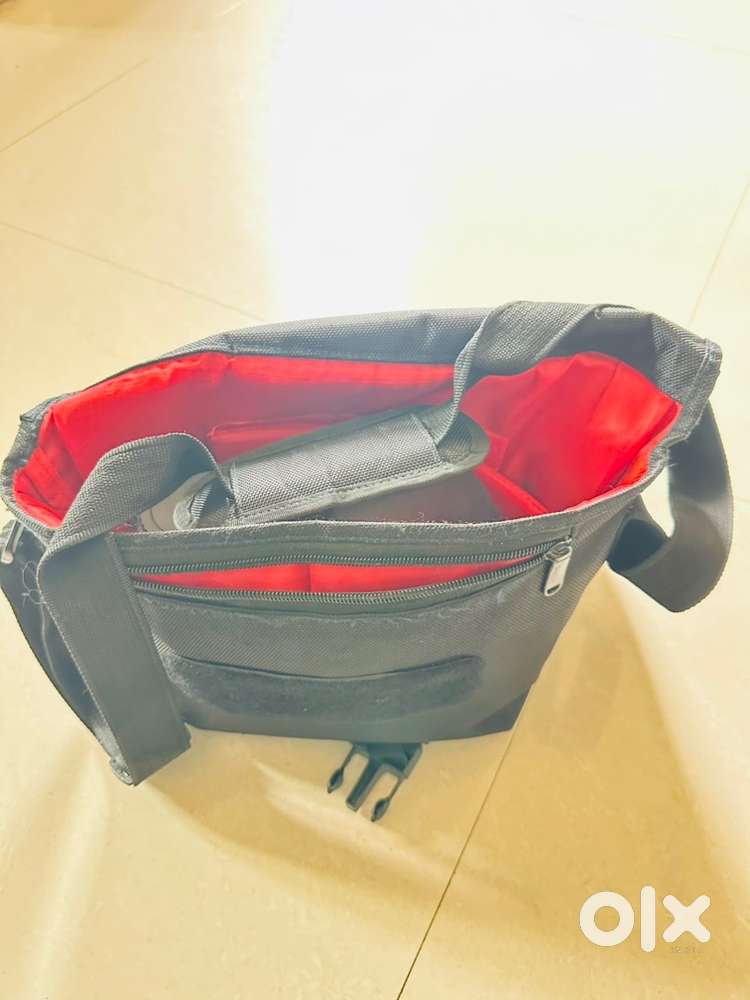 DSLR CANON 1200D camera with 2 lens bag