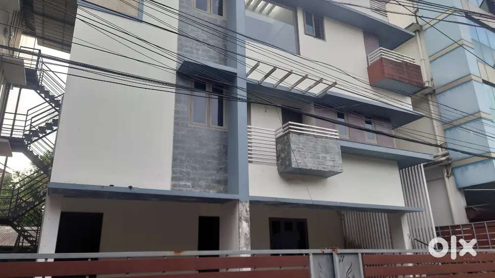Commercial Building in 6 cents for sale Kadvanthra
