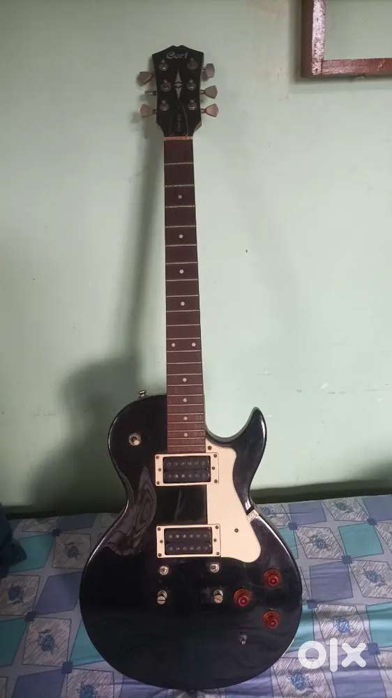 Electric Guitar (CORT CR100)
