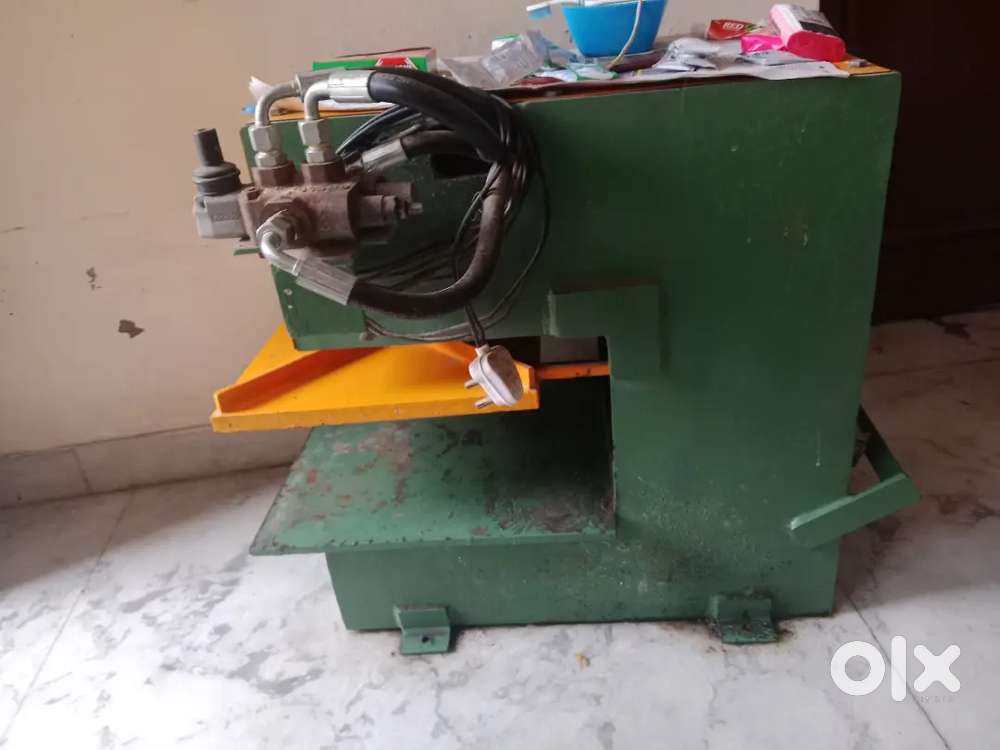 Hydraulic press machine