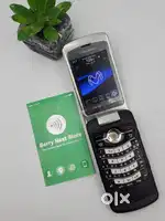 BLACKBERRY PEARL 8220 (FLIP) - ABSOLUTELY PRISTINE CONDITION