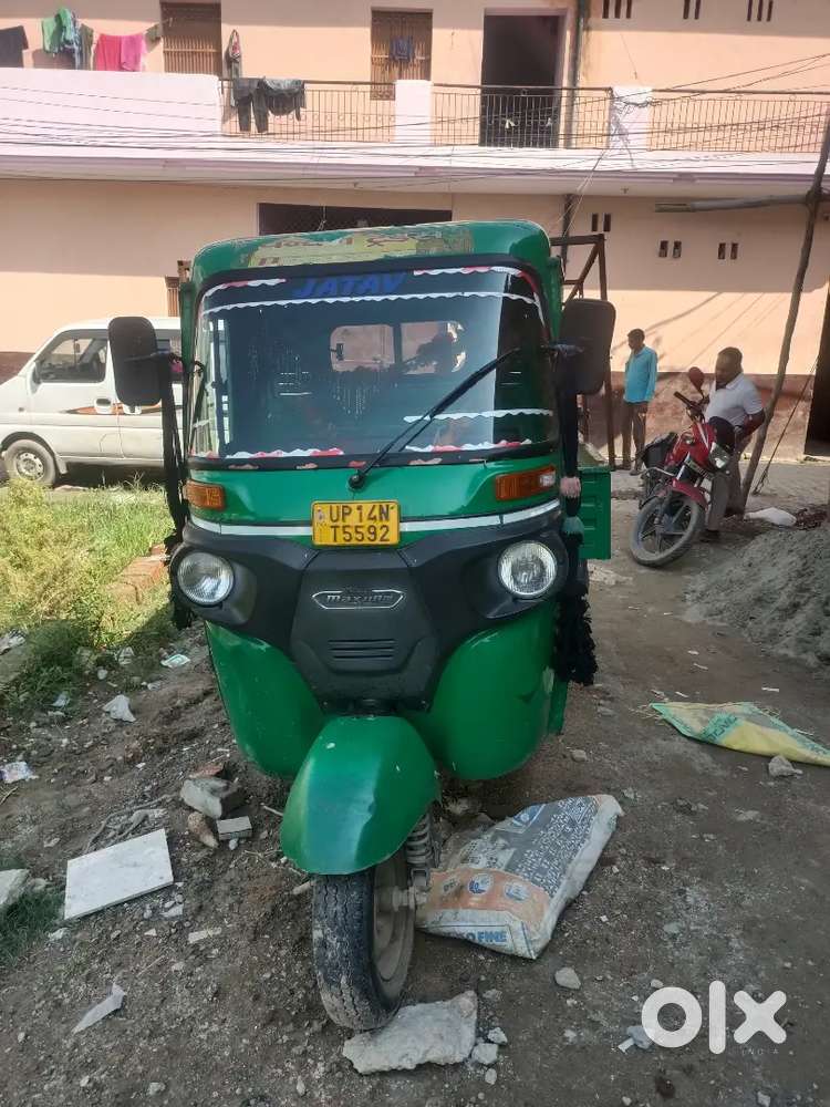 Company bajaj maxima