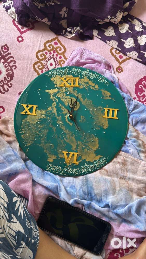 Resin wall clock